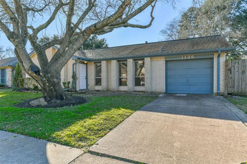 1126 Oxford Dr, Pearland, TX, 77584-2324 | Card Image