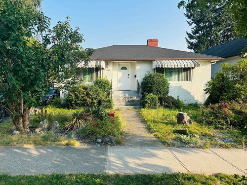1038 7th Ave, New Westminster, BC, V3M2J5 | Card Image