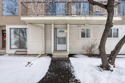 3-2519 38 St Ne, Calgary, AB, T1Y4W8 | Card Image