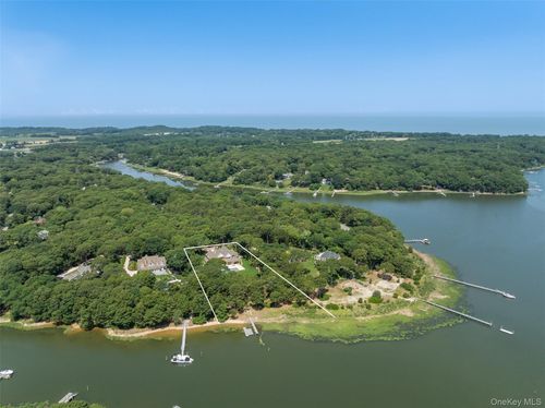 1775 Point Pleasant Rd, Mattituck, NY, 11952-2535 | Card Image