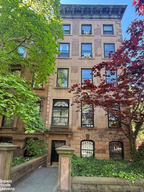 28 8th Ave, New York, NY, 10014-1803 | Card Image