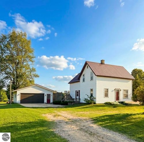 196 E Center Rd, Kingsley, MI, 49649-9672 | Card Image