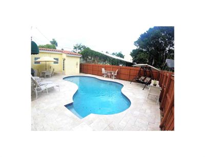 804 Se 10th St, House other with 3 bedrooms, 2 bathrooms and null parking in Fort Lauderdale FL | Image 2