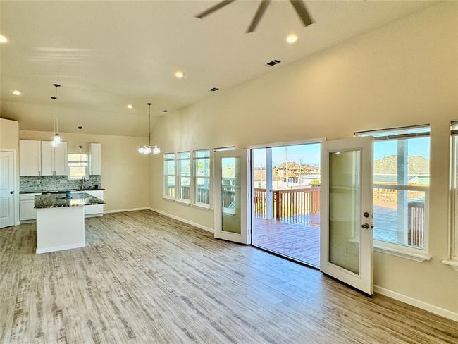 18 Edgewater St, House other with 3 bedrooms, 2 bathrooms and 2 parking in Hitchcock TX | Image 16