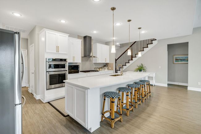 Kitchen offers lots of storage and counter space. | Image 13