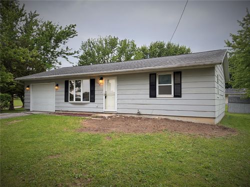 305 N Ave S, Vinton, IA, 52349-2425 | Card Image