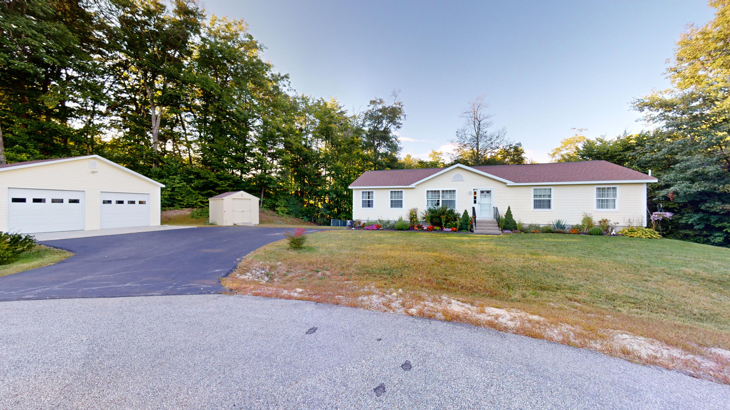 Owl Ln, Auburn, ME 04210