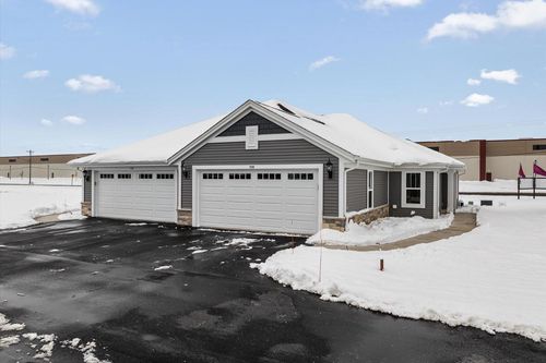0802-516 Hunter Oaks Boulevard Boulevard, Watertown, WI, 53094 | Card Image