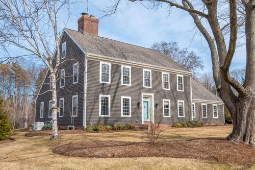 9944 N Lamplighter Ln, Mequon, WI, 53092-5345 | Card Image