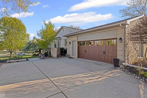 7346 Wellington Pl, Washington Township, MI, 48094-1463 | Card Image