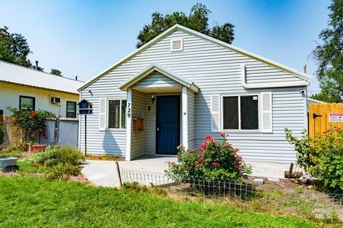729 Nw 2nd St, Ontario, OR, 97914-1711 | Card Image