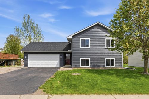 104 Century Ln, Silver Lake, MN, 55381-6174 | Card Image