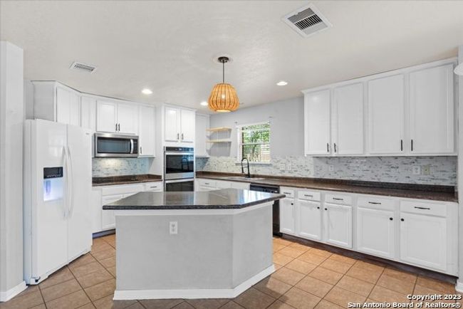 232 Springtree Trl, House other with 4 bedrooms, 2 bathrooms and null parking in Cibolo TX | Image 11