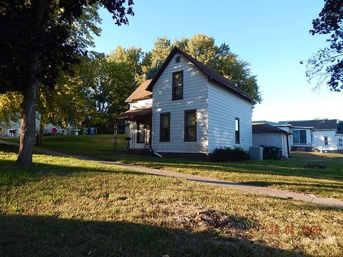 80 30th Ave N, Clinton, IA, 52732-1621 | Card Image