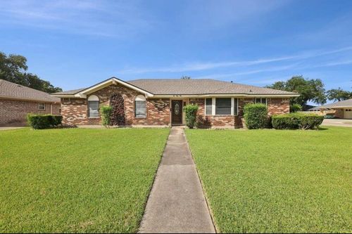 652 Birchwood Dr, Port Neches, TX, 77651-6101 | Card Image