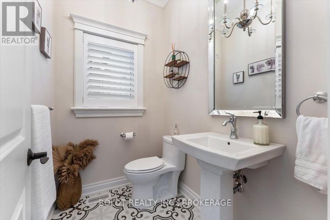 1107 Balfour St, House other with 6 bedrooms, 4 bathrooms and 6 parking in Fenwick ON | Image 18