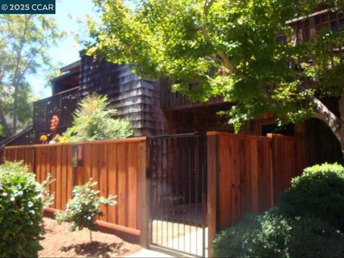 apt-27-2450 Walters Way, Concord, CA, 94520-3670 | Card Image