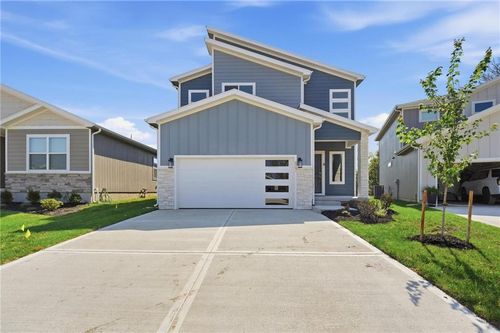 807 Glenn Cir, Raymore, MO, 64083-5601 | Card Image
