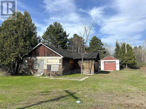 18 Pinewood Park Dr, North Bay, ON, P1B8Z4 | Card Image