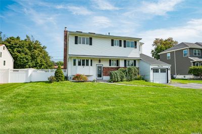 21 Clifford Boulevard, House other with 6 bedrooms, 3 bathrooms and null parking in Hauppauge NY | Image 1