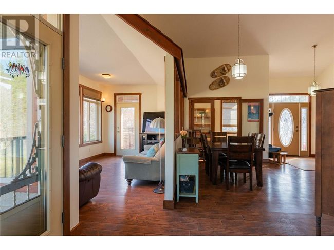 250 1 St Ave, House other with 3 bedrooms, 5 bathrooms and 3 parking in Kootenay Boundary BC | Image 7