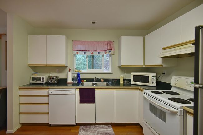 1029 Grandview Road, House other with 3 bedrooms, 2 bathrooms and 6 parking in Gibsons BC | Image 5