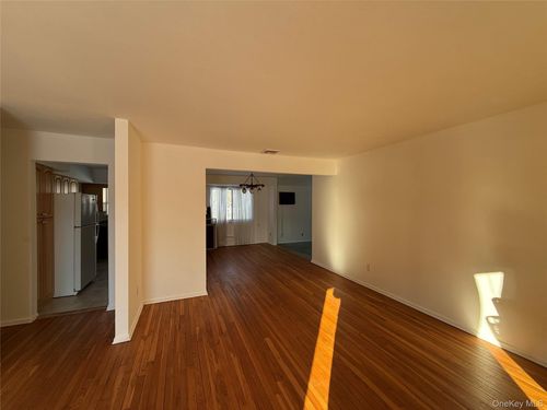 9 Hayrick Ln, Commack, NY, 11725-1403 | Card Image