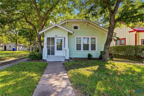 210 Pecan St, Yoakum, TX, 77995-4140 | Card Image