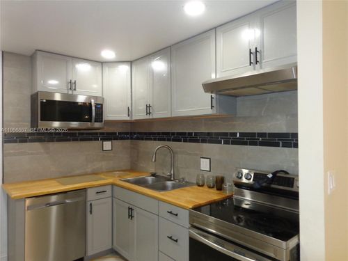 110-4172 Inverrary Dr, Lauderhill, FL, 33319-4574 | Card Image