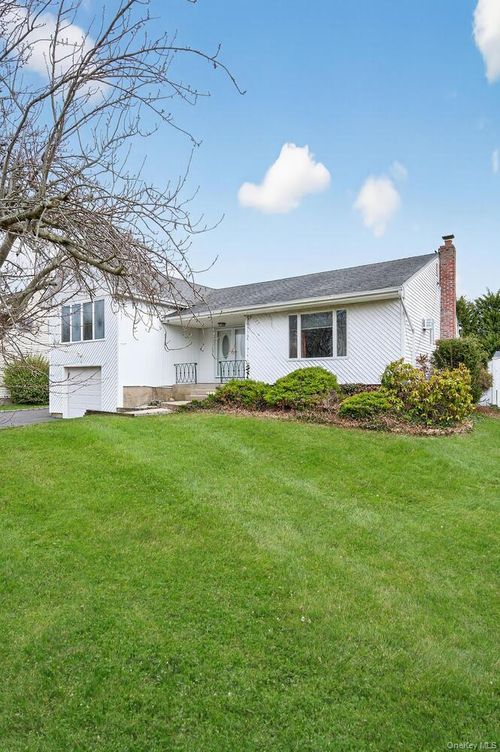 21 Jonquill Ln, Kings Park, NY, 11754-3926 | Card Image