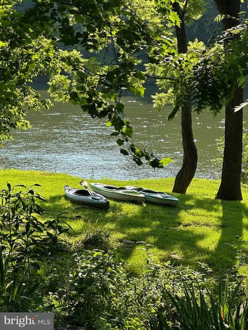 1 River Forest Ln, HARPERS FERRY, WV, 25425-6916 | Card Image