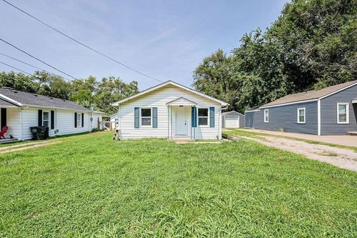 307 W Walter Ln, Saint Joseph, MO, 64504-2541 | Card Image