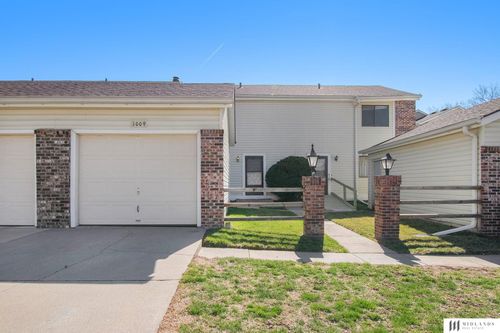1009 Willow Ave, Bellevue, NE, 68005-2843 | Card Image