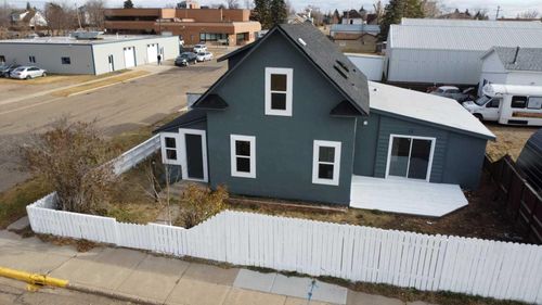 306 1 St W, Hanna, AB, T0J1P0 | Card Image