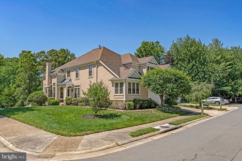 10003 Donal Ln, VIENNA, VA, 22181-5919 | Card Image