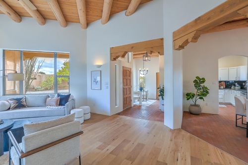 337 Nara Visa Ct Nw, Los Ranchos, NM, 87107-6155 | Card Image