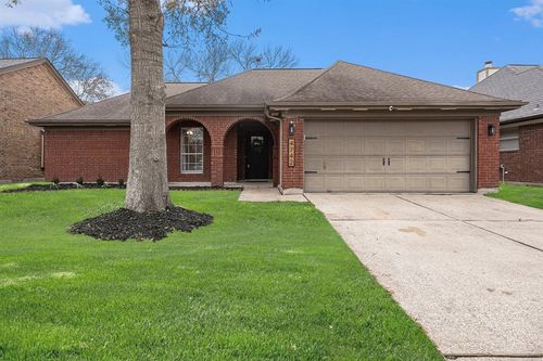 4742 Wynnview Drive, Friendswood, TX, 77546 | Card Image