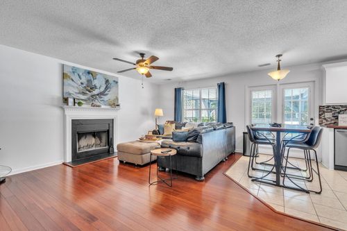 15 Willow Bend Dr, Taylors, SC, 29687-3042 | Card Image