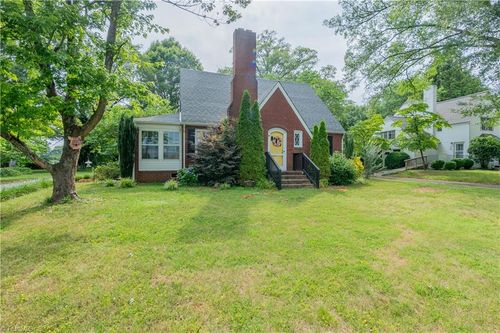 422 S Main St, Dobson, NC, 27017-8430 | Card Image