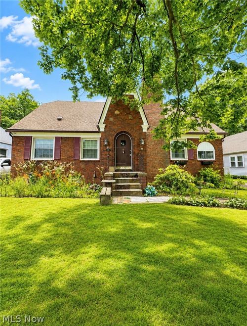 28 Terrace Dr, Youngstown, OH, 44512-2133 | Card Image