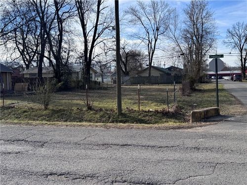 199 N 7th St, Stilwell, OK, 74960-2902 | Card Image