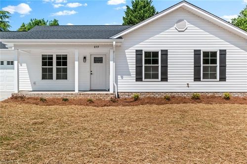 859 W Lee Avenue, Yadkinville, NC, 27055 | Card Image