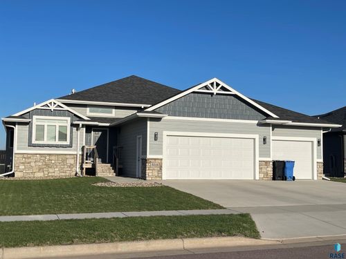 4013 S Home Plate Ave, Sioux Falls, SD, 57110-8590 | Card Image