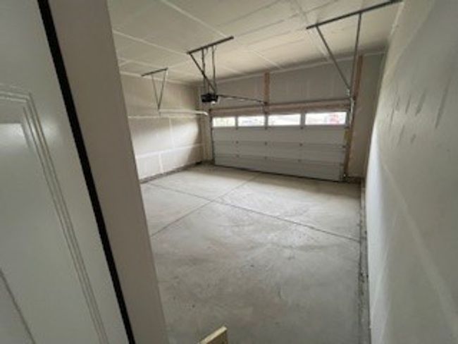 2 car garage | Image 21