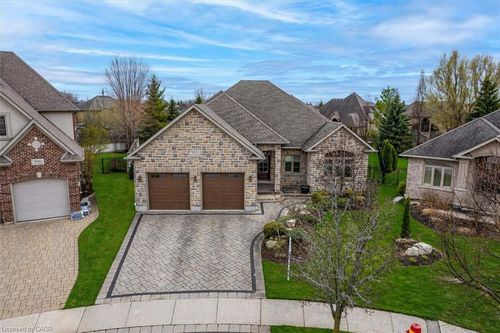945 Riverstone Crt, Kitchener, ON, N2P0A3 | Card Image