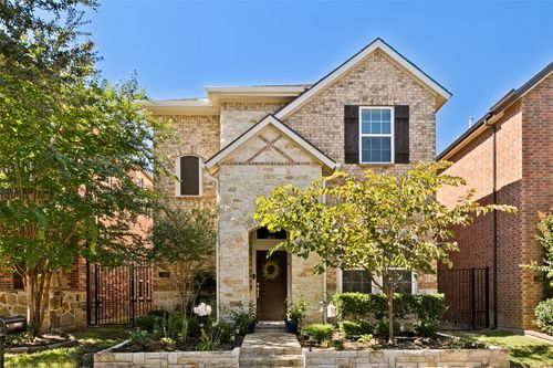 218 Buckingham Ave, Euless, TX, 76040-3207 | Card Image
