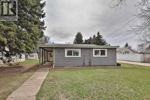 28 E 100 S, Raymond, AB, T0K2S0 | Card Image