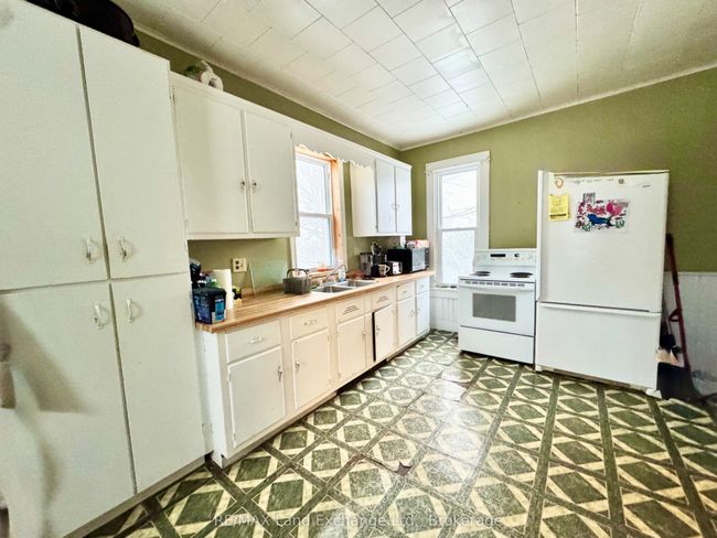 79 Albert St S, House other with 4 bedrooms, 2 bathrooms and 3 parking in Southampton ON | Image 4