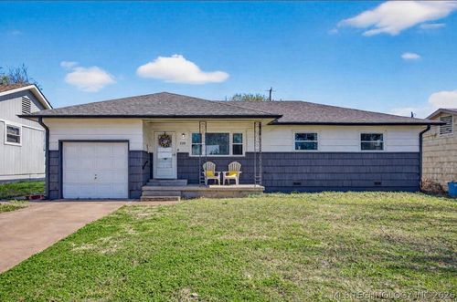 320 Greystone Ave, Bartlesville, OK, 74006-2611 | Card Image