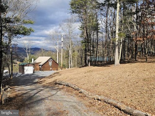 211 Martin Road, ARTEMAS, PA, 17211 | Card Image